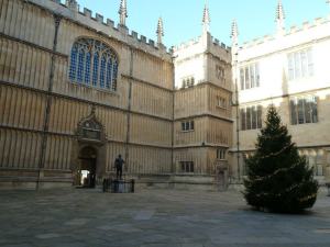 380153_10150415065837303_25992839_n