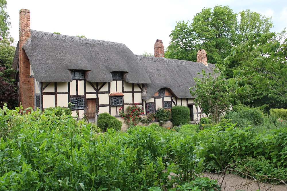 Anne Hathaway 2 Stratford