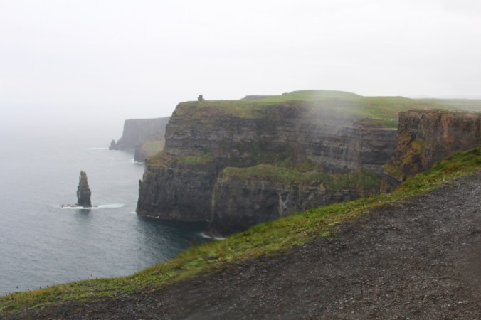 pluie falaises de Moher Irlande.jpg