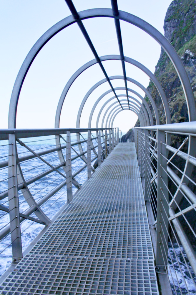 tubular bridge Gobbins Irlande