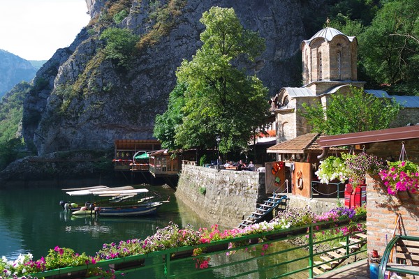 toujours être ailleurs macédoine
