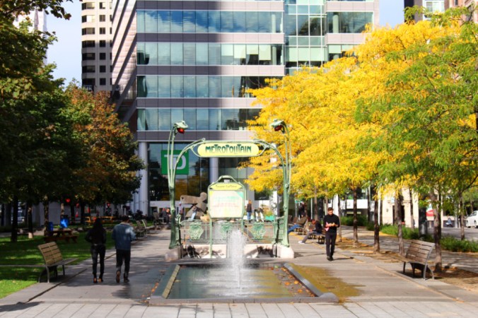 métro square Victoria Montréal